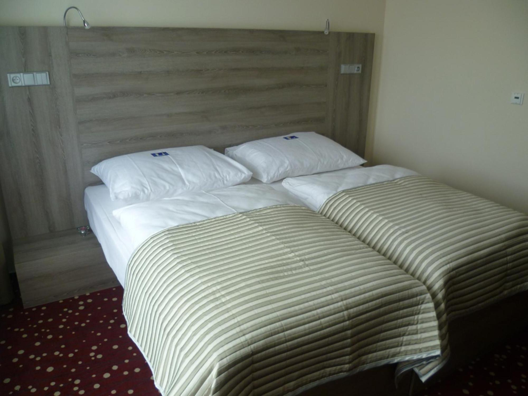 Stary Dvur Ea Hotel Kraskov מראה חיצוני תמונה